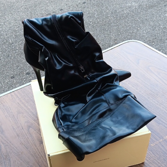 Shoes - Elegant Black Women's Heels